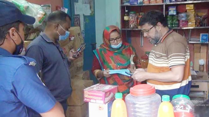 ফুলবাড়ীতে ভোক্তা অধিকার আইনে দুই ব্যবসায়ীকে ২০ হাজার টাকা জরিমানা।